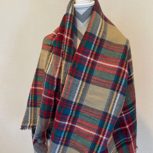 Large Lightweight Blanket Scarf/ Wrap / Throw - Picture 5 of 6